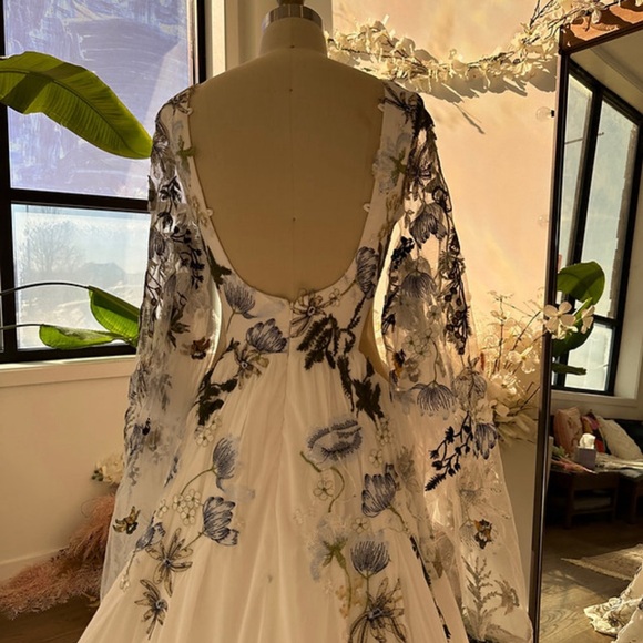 Flora & Lane “Flora” non traditional wedding dress - size 10 - Picture 4 of 8